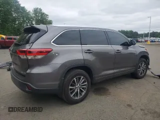 2018 Toyota Highlander SE with VIN 5TDJZRFH1JS816807, listed as a Copart auction lot 57179805 with 92,327 mi miles and Salvage title. Bid and sale history available at DreamBid. Image 3.