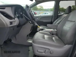 2020 Toyota Sienna XLE Auto Access Seat with VIN 5TDYZ3DC4LS039447, listed as a Copart auction lot 53997095 with 71,998 mi miles and Clean Title. Bid and sale history available at DreamBid. Image 7.