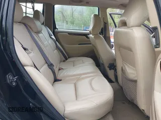2001 Volvo V70 with VIN YV1SZ58D311042784, listed as a IAAI auction lot 42104753 with 140,141 mi miles. Bid and sale history available at carsss.com. Image 8.