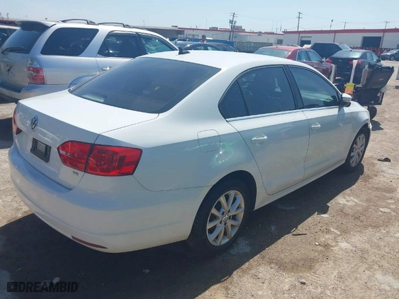 2014 Volkswagen Jetta Sedan SE with VIN 3VWD07AJ2EM310654, listed as a IAAI auction lot 41997453 with 126,801 mi miles. Bid and sale history available at carsss.com. Image 4.