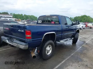 2001 Dodge 2500 z VIN 3B7KF23681G748883, wystawiony jako IAAI lot #42095866 z przebiegiem Nie podano mil oraz . Historia ofert i sprzedaży dostępna na DreamBid. Obrazek 4.