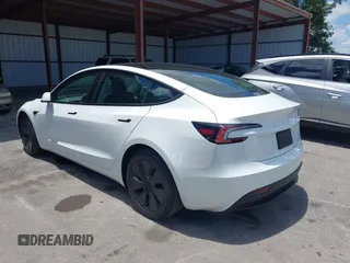 2024 Tesla Model 3 z VIN 5YJ3E1EA7RF721503, wystawiony jako IAAI lot #42246752 z przebiegiem 8 807 mil mil oraz . Historia ofert i sprzedaży dostępna na DreamBid. Obrazek 3.
