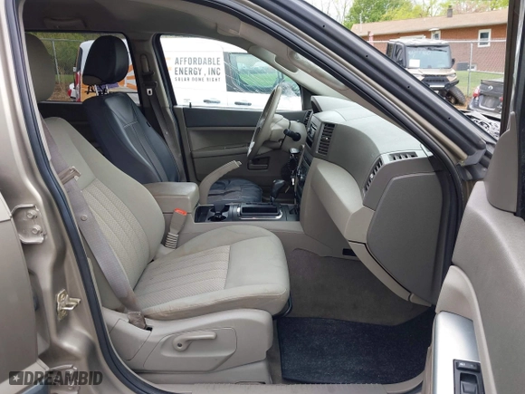 2005 Jeep Grand Cherokee Laredo with VIN 1J4GR48K35C510327, listed as a IAAI auction lot 42026081 with 260,377 mi miles. Bid and sale history available at carsss.com. Image 5.
