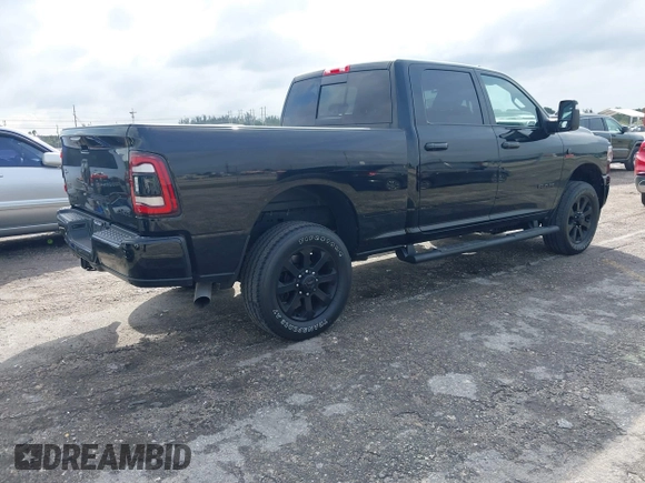 2024 Ram 2500 Laramie z VIN 3C6UR5FL3RG141327, wystawiony jako IAAI lot #41390825 z przebiegiem 8 002 mil mil oraz . Historia ofert i sprzedaży dostępna na DreamBid. Obrazek 4.