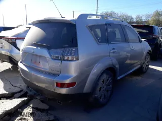 2008 Mitsubishi Outlander SE with VIN JA4LT31W68Z016164, listed as a Copart auction lot 79294084 with 148,527 mi miles and Non Repairable. Bid and sale history available at carsss.com. Image 3.