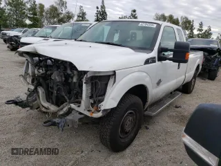 2015 Ford F-250 XLT z VIN 1FT7X2AT9FEC45874, wystawiony jako Copart lot #42764355 z przebiegiem 196 292 mil mil oraz Szkoda całkowita • Salvage title. Historia ofert i sprzedaży dostępna na DreamBid. Obrazek 1.