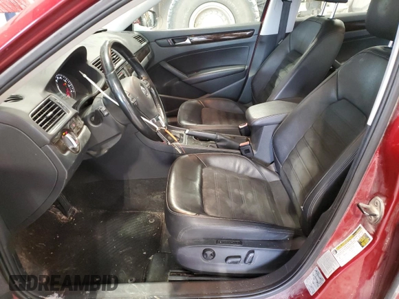 2015 Volkswagen Passat SEL Premium z VIN 1VWCV7A37FC011212, wystawiony jako Copart lot #45244485 z przebiegiem 126 407 mil mil oraz Szkoda całkowita • Salvage title. Historia ofert i sprzedaży dostępna na DreamBid. Obrazek 7.