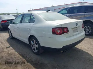 2008 Volkswagen Jetta SE with VIN 3VWRZ71KX8M173889, listed as a IAAI auction lot 42062818 with Not provided miles and . Bid and sale history available at DreamBid. Image 3.