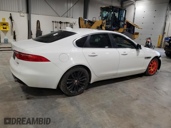 2016 Jaguar XF 35t Prestige z VIN SAJBK4BV7GCY12036, wystawiony jako Copart lot #57208875 z przebiegiem 186 080 mil mil oraz Szkoda całkowita • Salvage title. Historia ofert i sprzedaży dostępna na DreamBid. Obrazek 3.