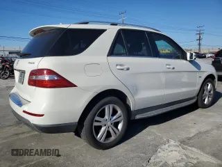 2012 Mercedes-Benz M 350 z VIN 4JGDA5HBXCA036533, wystawiony jako Copart lot #46351995 z przebiegiem 158 298 mil mil oraz Szkoda całkowita • Salvage title. Historia ofert i sprzedaży dostępna na DreamBid. Obrazek 3.