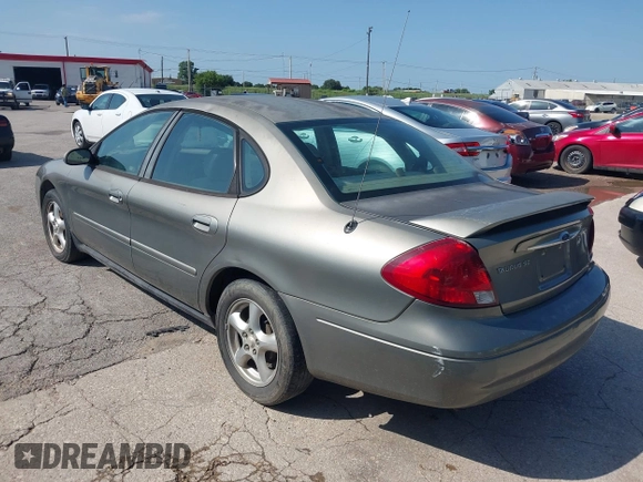 2003 Ford Taurus SE Standard z VIN 1FAFP53UX3A228383, wystawiony jako IAAI lot #42700752 z przebiegiem 182 598 mil mil oraz . Historia ofert i sprzedaży dostępna na DreamBid. Obrazek 3.