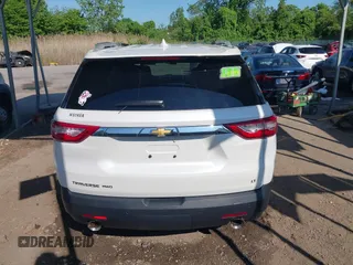 2018 Chevrolet Traverse LT Cloth z VIN 1GNEVGKWXJJ270664, wystawiony jako IAAI lot #42176492 z przebiegiem 73 534 mil mil oraz . Historia ofert i sprzedaży dostępna na DreamBid. Obrazek 17.