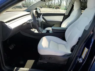 2022 Tesla Model Y Long Range z VIN 7SAYGDEE2NF358366, wystawiony jako Copart lot #50771255 z przebiegiem 73 554 mil mil oraz Szkoda całkowita • Salvage title. Historia ofert i sprzedaży dostępna na DreamBid. Obrazek 7.
