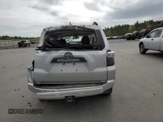 2018 Toyota 4Runner SR5 z VIN JTEBU5JR7J5579821, wystawiony jako Copart lot #56199925 z przebiegiem Nie podano mil oraz Szkoda całkowita • Salvage title. Historia ofert i sprzedaży dostępna na DreamBid. Obrazek 6.