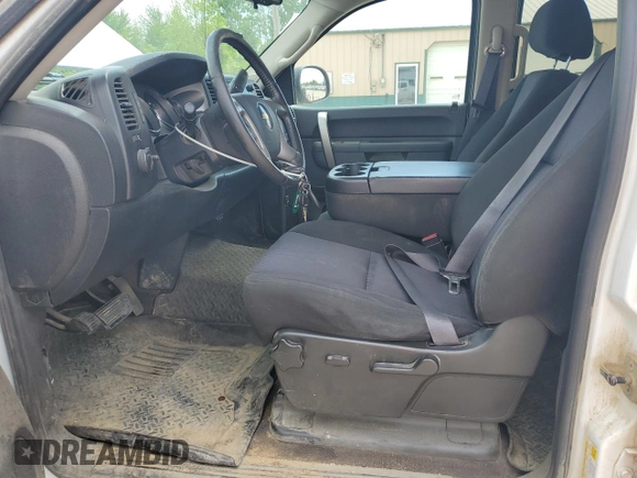 2011 Chevrolet Silverado 1500 LT with VIN 3GCPKSE31BG266990, listed as a Copart auction lot 56544935 with 196,920 mi miles and Clean Title. Bid and sale history available at DreamBid. Image 7.