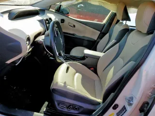 2017 Toyota Prius Two z VIN JTDKARFUXH3038947, wystawiony jako Copart lot #56379015 z przebiegiem 64 230 mil mil oraz Szkoda całkowita • Salvage title. Historia ofert i sprzedaży dostępna na DreamBid. Obrazek 7.