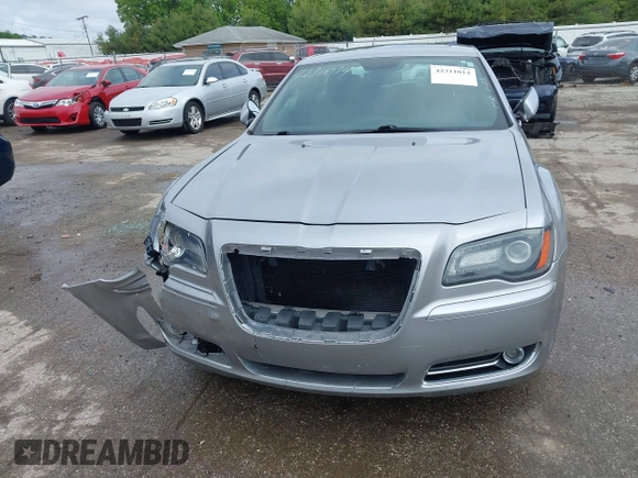 2014 Chrysler 300 S z VIN 2C3CCAGG1EH161994, wystawiony jako IAAI lot #42311014 z przebiegiem 168 002 mil mil oraz . Historia ofert i sprzedaży dostępna na DreamBid. Obrazek 13.