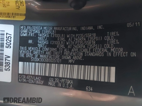 2011 Toyota Sienna XLE with VIN 5TDDK3DC6BS025101, listed as a IAAI auction lot 41473796 with 211,467 mi miles. Bid and sale history available at carsss.com. Image 9.