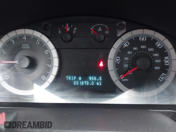 2008 Ford Escape XLT z VIN 1FMCU93108KC93467, wystawiony jako IAAI lot #42747517 z przebiegiem 201 873 mil mil oraz . Historia ofert i sprzedaży dostępna na DreamBid. Obrazek 7.