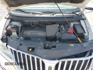 2011 Lincoln MKX z VIN 2LMDJ8JKXBBJ32276, wystawiony jako Copart lot #55921665 z przebiegiem 138 227 mil mil oraz Szkoda całkowita • Salvage title. Historia ofert i sprzedaży dostępna na DreamBid. Obrazek 11.