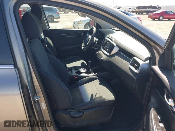 2018 Kia Sorento LX with VIN 5XYPG4A31JG407962, listed as a IAAI auction lot 41774715 with 155,338 mi miles. Bid and sale history available at carsss.com. Image 5.