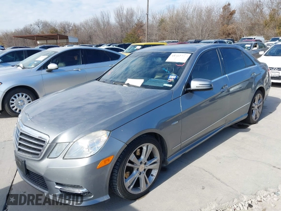 2012 Mercedes-Benz E 350 Luxury z VIN WDDHF5KB2CA540189, wystawiony jako IAAI lot #41405901 z przebiegiem 193 411 mil mil oraz . Historia ofert i sprzedaży dostępna na DreamBid. Obrazek 17.