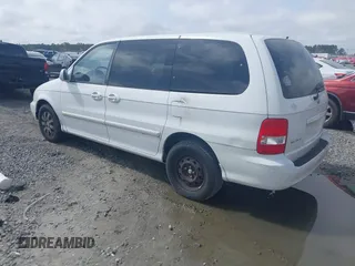2005 Kia Sedona LX with VIN KNDUP132856700868, listed as a IAAI auction lot 41661428 with 229,142 mi miles. Bid and sale history available at carsss.com. Image 3.
