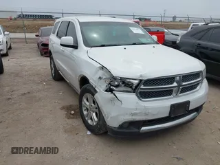 2013 Dodge Durango SXT z VIN 1C4RDHAG4DC598250, wystawiony jako IAAI lot #42076002 z przebiegiem 104 701 mil mil oraz . Historia ofert i sprzedaży dostępna na DreamBid. Obrazek 1.