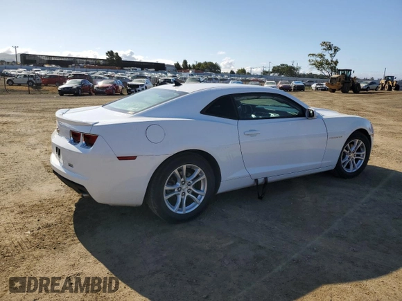 2013 Chevrolet Camaro LS z VIN 2G1FA1E39D9137510, wystawiony jako Copart lot #56770245 z przebiegiem 139 309 mil mil oraz Szkoda całkowita • Salvage title. Historia ofert i sprzedaży dostępna na DreamBid. Obrazek 3.