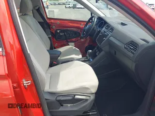 2018 Volkswagen Tiguan SEL with VIN 3VV3B7AX5JM007960, listed as a IAAI auction lot 42790694 with 39,854 mi miles and . Bid and sale history available at DreamBid. Image 5.