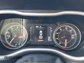 2018 Jeep Cherokee Latitude Plus z VIN 1C4PJLLB5JD538858, wystawiony jako IAAI lot #41752157 z przebiegiem 134 199 mil mil oraz . Historia ofert i sprzedaży dostępna na DreamBid. Obrazek 7.