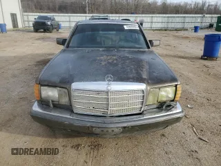 1987 Mercedes-Benz 300 with VIN WDBCB2503HA326913, listed as a Copart auction lot 45600005 with 232,194 mi miles and Clean Title. Bid and sale history available at DreamBid. Image 5.