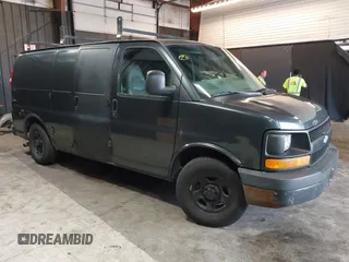 2004 Chevrolet Express Cargo z VIN 1GCFG15X241176422, wystawiony jako IAAI lot #42227499 z przebiegiem 270 000 mil mil oraz . Historia ofert i sprzedaży dostępna na DreamBid. Obrazek 1.
