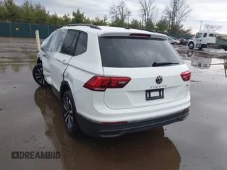 2024 Volkswagen Tiguan S z VIN 3VVFB7AX2RM092023, wystawiony jako IAAI lot #41894241 z przebiegiem 10 395 mil mil oraz . Historia ofert i sprzedaży dostępna na DreamBid. Obrazek 3.