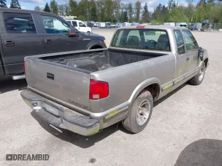 1998 Chevrolet S-10 LS with VIN 1GCCS19W8WK247445, listed as a IAAI auction lot 42087999 with 1 mi miles. Bid and sale history available at carsss.com. Image 4.