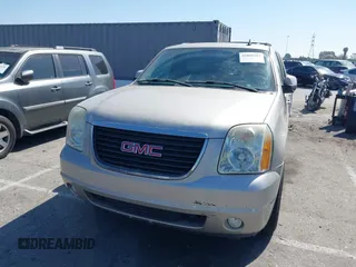 2007 GMC Yukon XL SLT with VIN 1GKFC16077R187116, listed as a IAAI auction lot 42020184 with 195,721 mi miles. Bid and sale history available at carsss.com. Image 6.