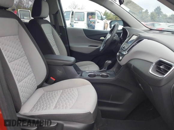 2020 Chevrolet Equinox LS z VIN 2GNAXSEV3L6216007, wystawiony jako IAAI lot #41889041 z przebiegiem 96 406 mil mil oraz . Historia ofert i sprzedaży dostępna na DreamBid. Obrazek 5.