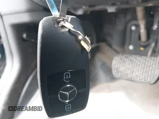 2019 Mercedes-Benz Sprinter Cargo z VIN WD4PF1CD6KP140250, wystawiony jako IAAI lot #40192921 z przebiegiem 85 972 mil mil oraz . Historia ofert i sprzedaży dostępna na DreamBid. Obrazek 11.