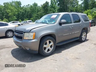 2007 Chevrolet Tahoe LT z VIN 1GNFC130X7R263516, wystawiony jako IAAI lot #42259629 z przebiegiem 215 970 mil mil oraz . Historia ofert i sprzedaży dostępna na DreamBid. Obrazek 2.