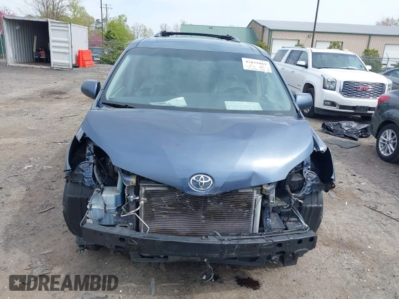2015 Toyota Sienna XLE with VIN 5TDYK3DC9FS653421, listed as a IAAI auction lot 42031069 with 175,830 mi miles. Bid and sale history available at carsss.com. Image 13.