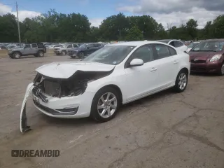 2015 Volvo S60 T5 Drive-E z VIN YV126MFJ6F1343066, wystawiony jako Copart lot #58133284 z przebiegiem 109 618 mil mil oraz Szkoda całkowita • Salvage title. Historia ofert i sprzedaży dostępna na DreamBid. Obrazek 1.