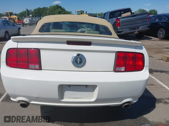 2007 Ford Mustang Deluxe z VIN 1ZVFT84N275365683, wystawiony jako IAAI lot #42335893 z przebiegiem 141 892 mil mil oraz . Historia ofert i sprzedaży dostępna na DreamBid. Obrazek 16.