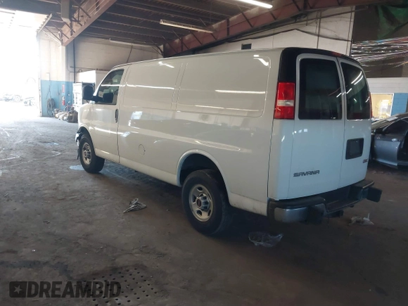 2021 GMC Savana Cargo z VIN 1GTW7AFP2M1189251, wystawiony jako IAAI lot #41644932 z przebiegiem 82 321 mil mil oraz . Historia ofert i sprzedaży dostępna na DreamBid. Obrazek 3.