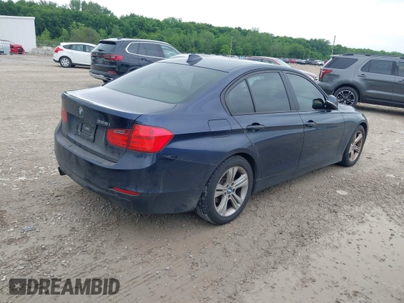 2013 BMW 3 Series 328i с VIN WBA3A5C54DF355588, выставлен на аукционе IAAI как лот 42371580 с пробегом 184 548 миль миль и . История ставок и продаж доступна на DreamBid. Изображение 4.