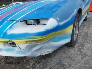 1994 Chevrolet Camaro z VIN 2G1FP22S6R2203690, wystawiony jako IAAI lot #41827837 z przebiegiem 183 917 mil mil oraz . Historia ofert i sprzedaży dostępna na DreamBid. Obrazek 6.