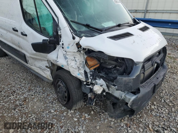 2022 Ford Transit Cargo z VIN 1FTBR1X8XNKA23913, wystawiony jako Copart lot #82981284 z przebiegiem Nie podano mil oraz Szkoda całkowita • Salvage title. Historia ofert i sprzedaży dostępna na DreamBid. Obrazek 9.