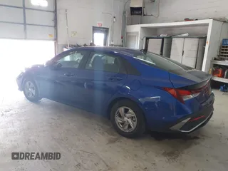2024 Hyundai Elantra SE z VIN KMHLL4DG9RU681389, wystawiony jako IAAI lot #42017186 z przebiegiem 13 762 mil mil oraz . Historia ofert i sprzedaży dostępna na DreamBid. Obrazek 3.