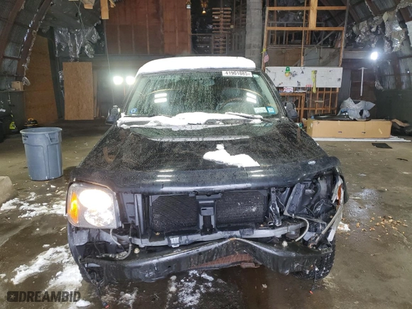 2005 GMC Envoy Denali with VIN 1GKET63M152386829, listed as a Copart auction lot 41901885 with 51,088 mi miles and Salvage Title. Bid and sale history available at carsss.com. Image 5.