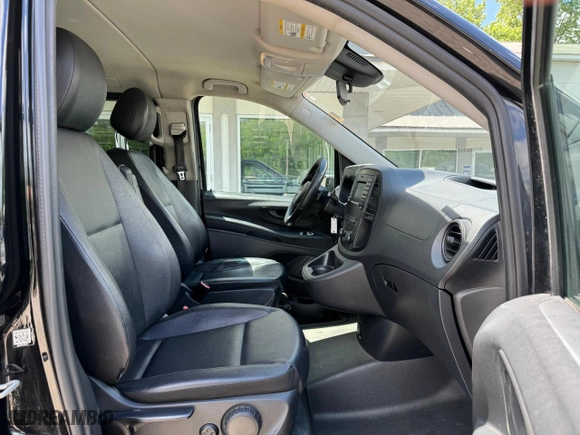 2018 Mercedes-Benz Metris Passenger Van with VIN WD4PG2EE4J3370982, listed as a Copart auction lot 57677434 with 217,163 mi miles and Clean Title. Bid and sale history available at carsss.com. Image 5.