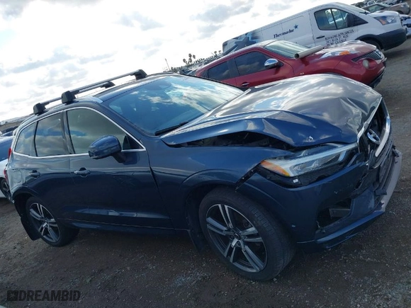 2018 Volvo XC60 Momentum with VIN YV4102RK1J1003714, listed as a IAAI auction lot 41446199 with 72,626 mi miles. Bid and sale history available at carsss.com. Image 13.